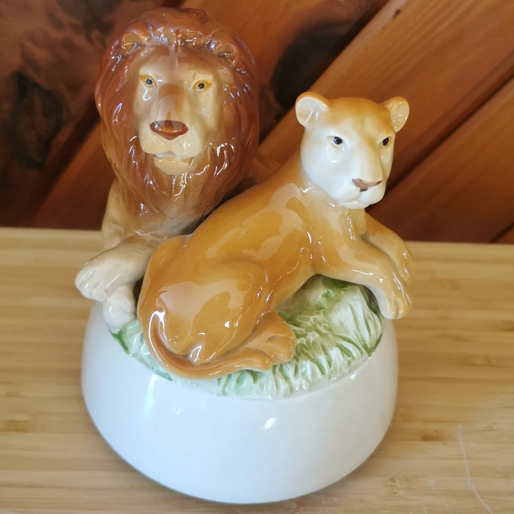 Vintage Otagiri “Born Free” Lions Music Box - Picture 7 of 8